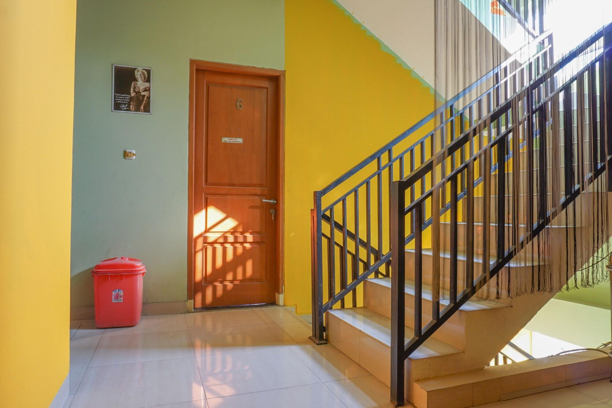 Reddoorz Near Kemang Square Hotel Jakarta Buitenkant foto