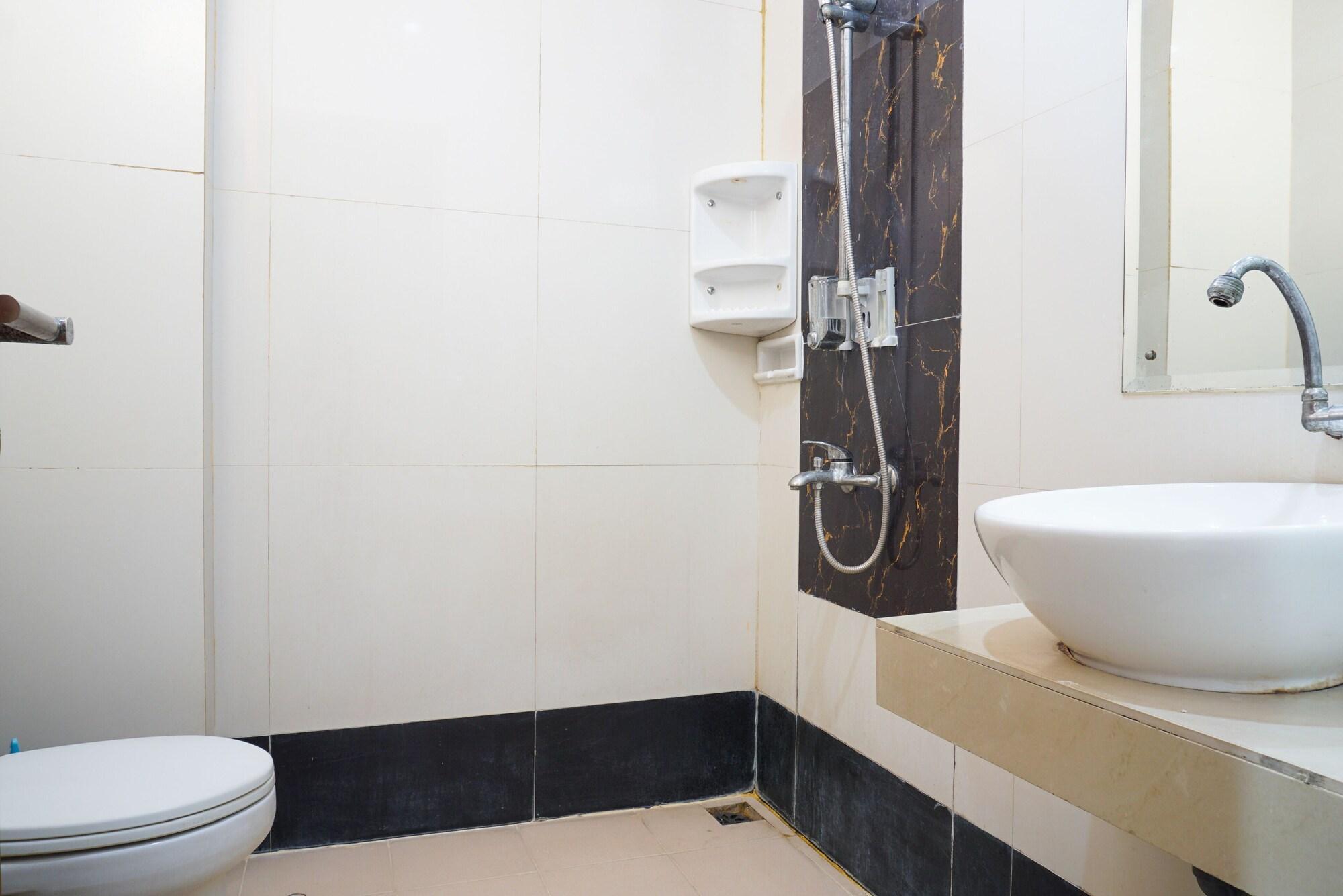 Reddoorz Near Kemang Square Hotel Jakarta Buitenkant foto